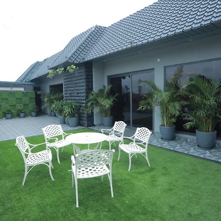 Ovel Hotel لوديانا الغرفة الصورة