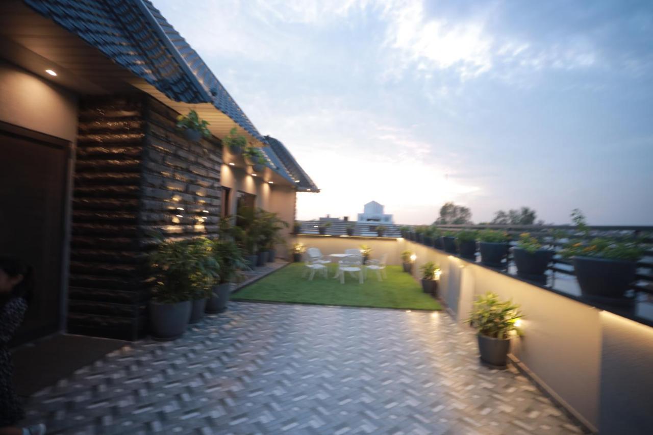 Ovel Hotel لوديانا الغرفة الصورة